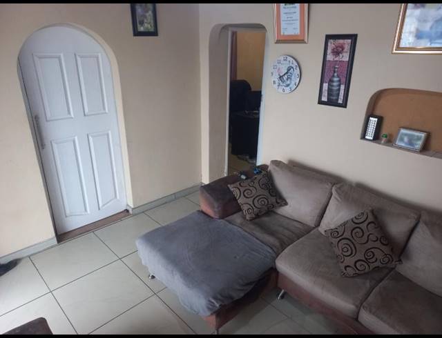 3 BEDROOM HOUSE FOR SALE IN LAMONTVILLE